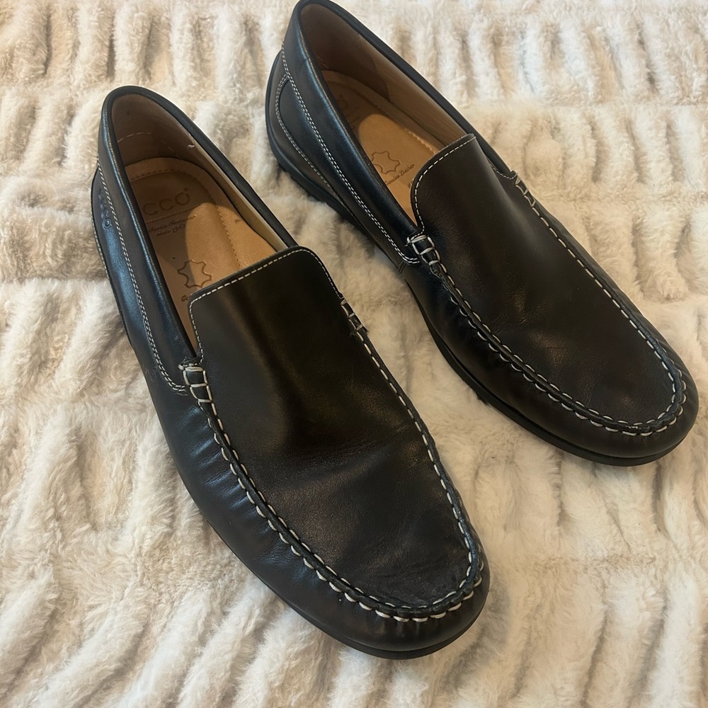 Ecco Black Leather Slip-On Loafers with Moccasin Stitching